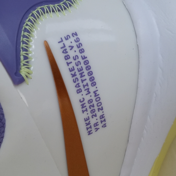 BRAND NEW NIKE LEBRON WITNESS V - Picture 8 of 16